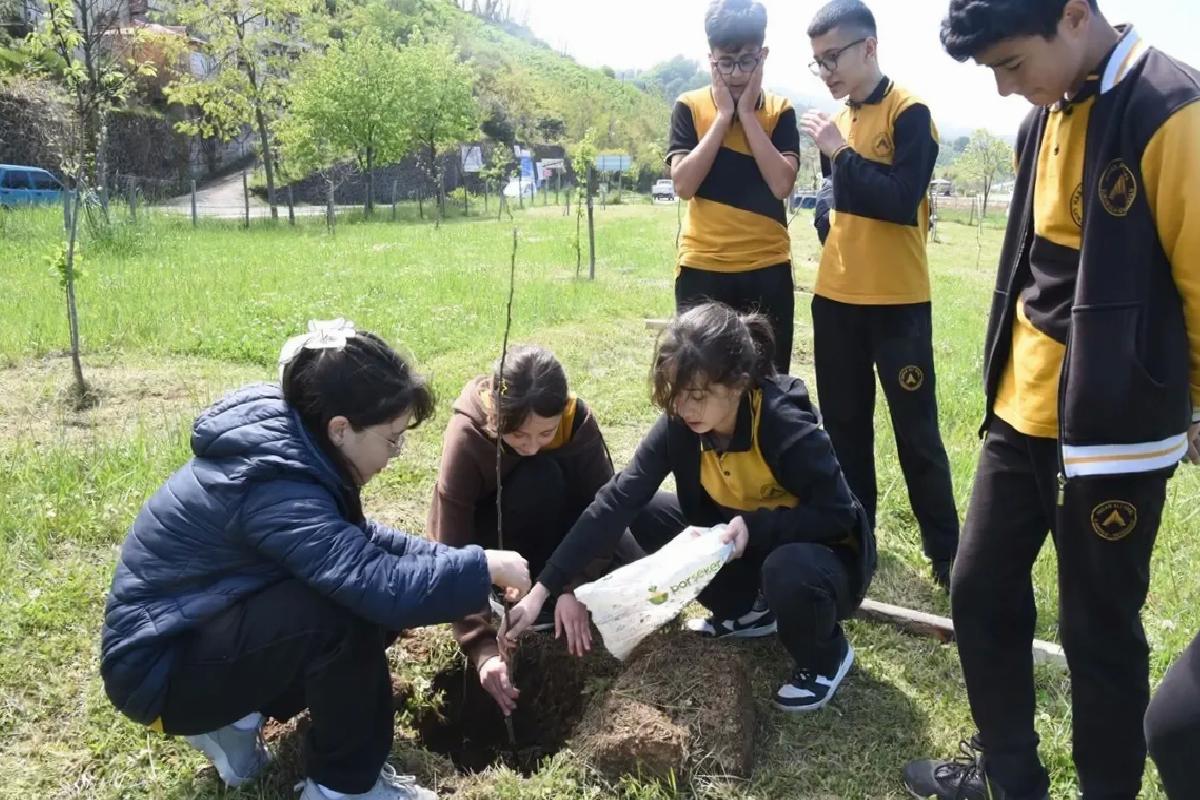 Öğrencilerden Anma: Fidan Dikimi