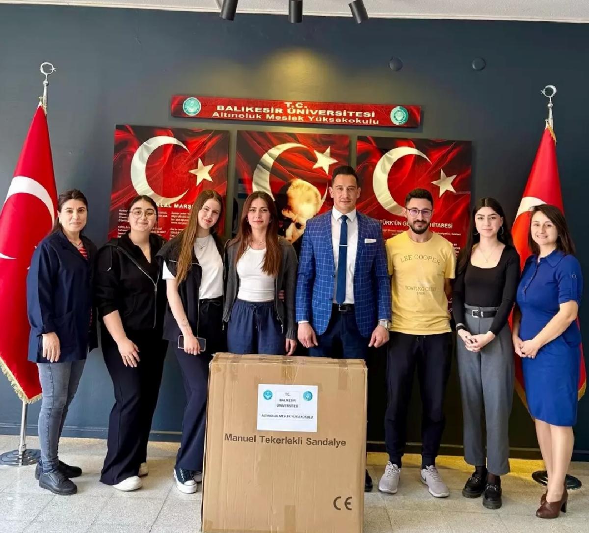 Öğrencilerden Depremzedelere Tekerlekli Sandalye Desteği