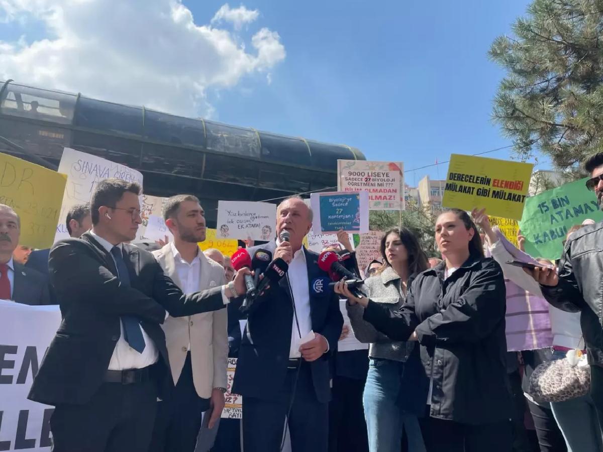 Öğretmen Adayları MEB Önünde Toplandı
