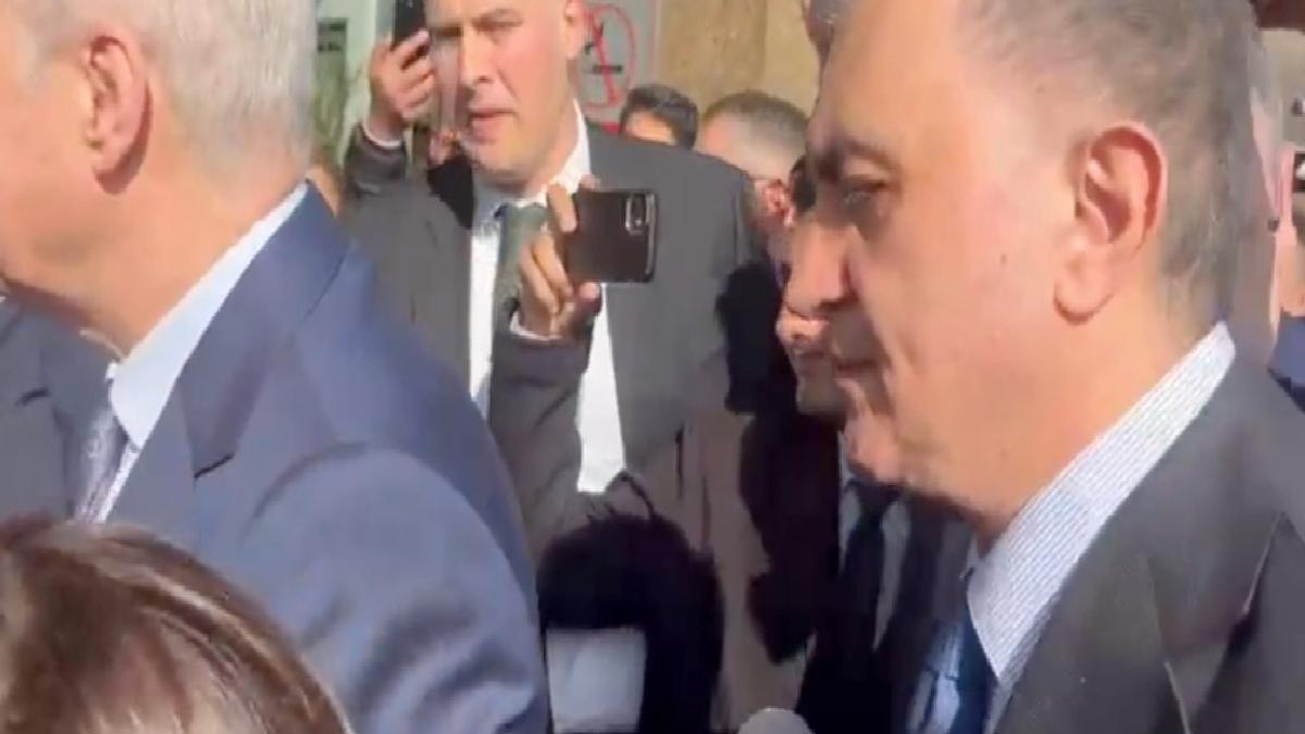 Ömer Çelik, Sırrı Süreyya Önder’in tedavi gördüğü hastaneyi ziyaret etti