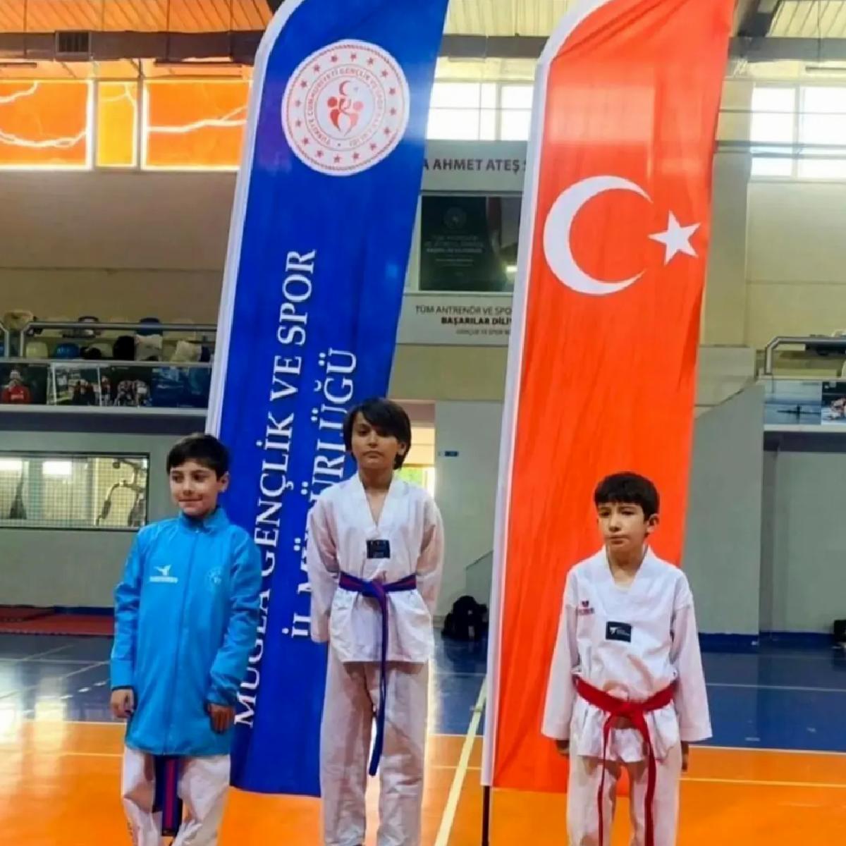 Ömer Seyit Okulu Taekwondo Şampiyonu