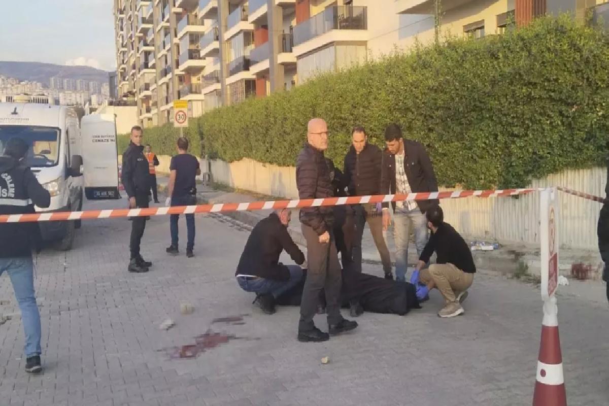 Önce sokakta önlerini kestiği eski nişanlısı ile annesini, sonra da kendini vurdu; 2 ölü, 1 yaralı