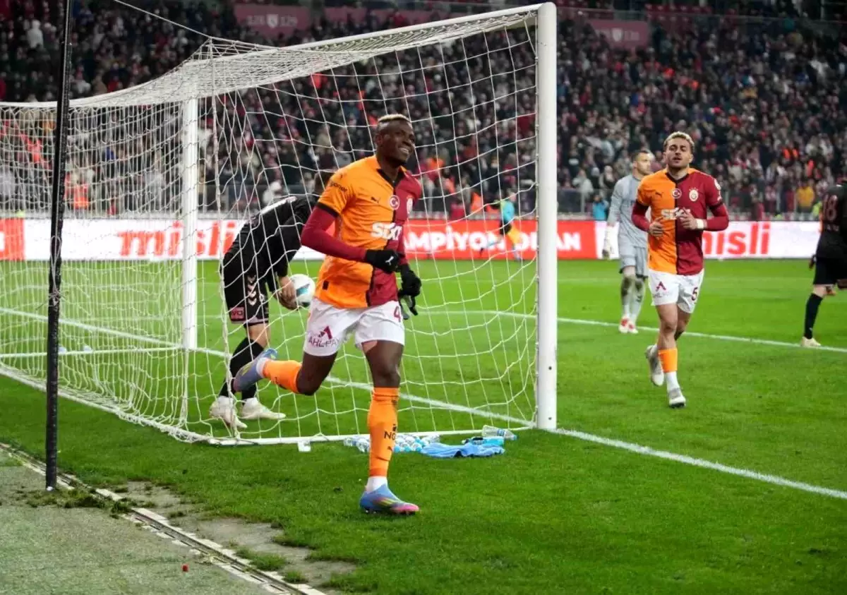 Osimhen Süper Lig’de 21. Golünü Attı
