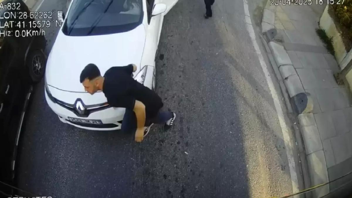 Otobüs Şoförüyle Tartıştılar, Camı Kırdılar