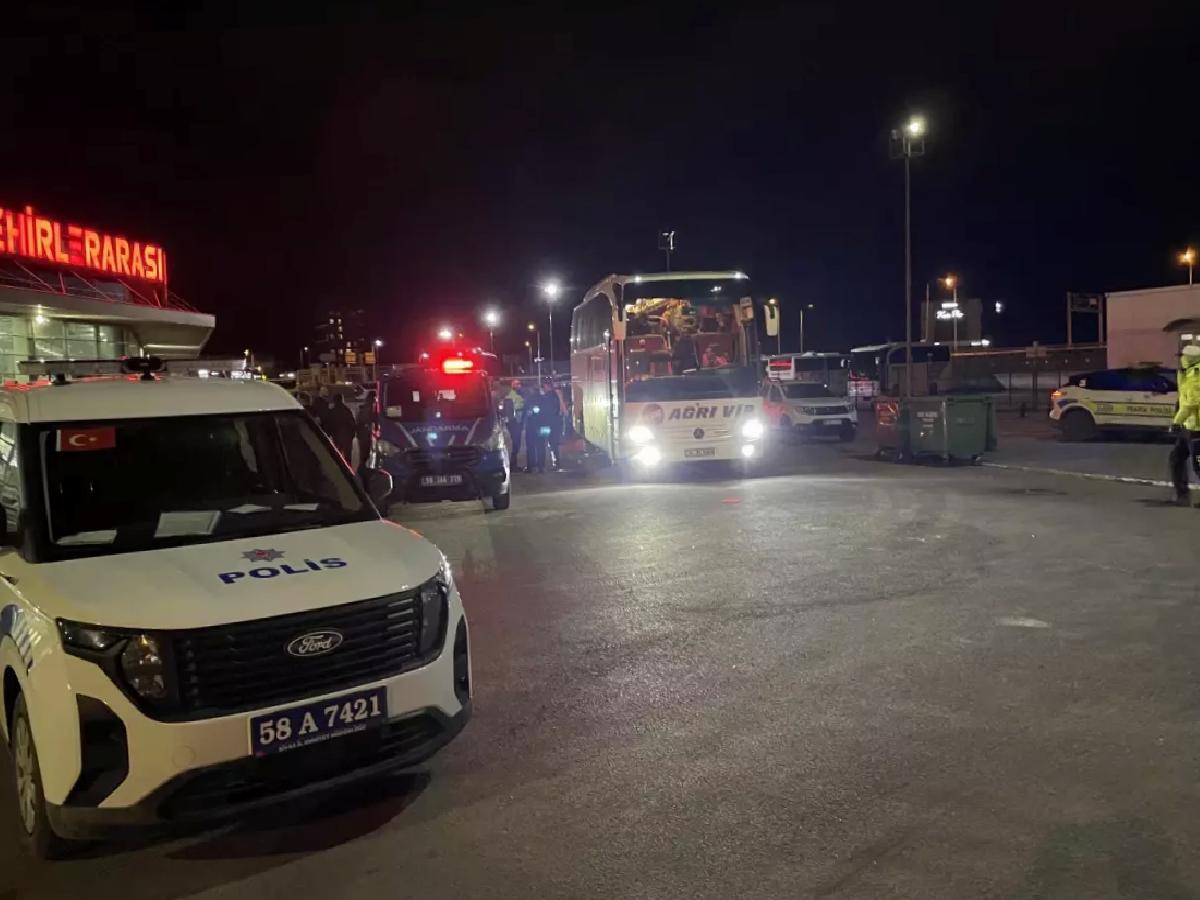 Otobüs sürücüsü ceset ihbarında bulundu