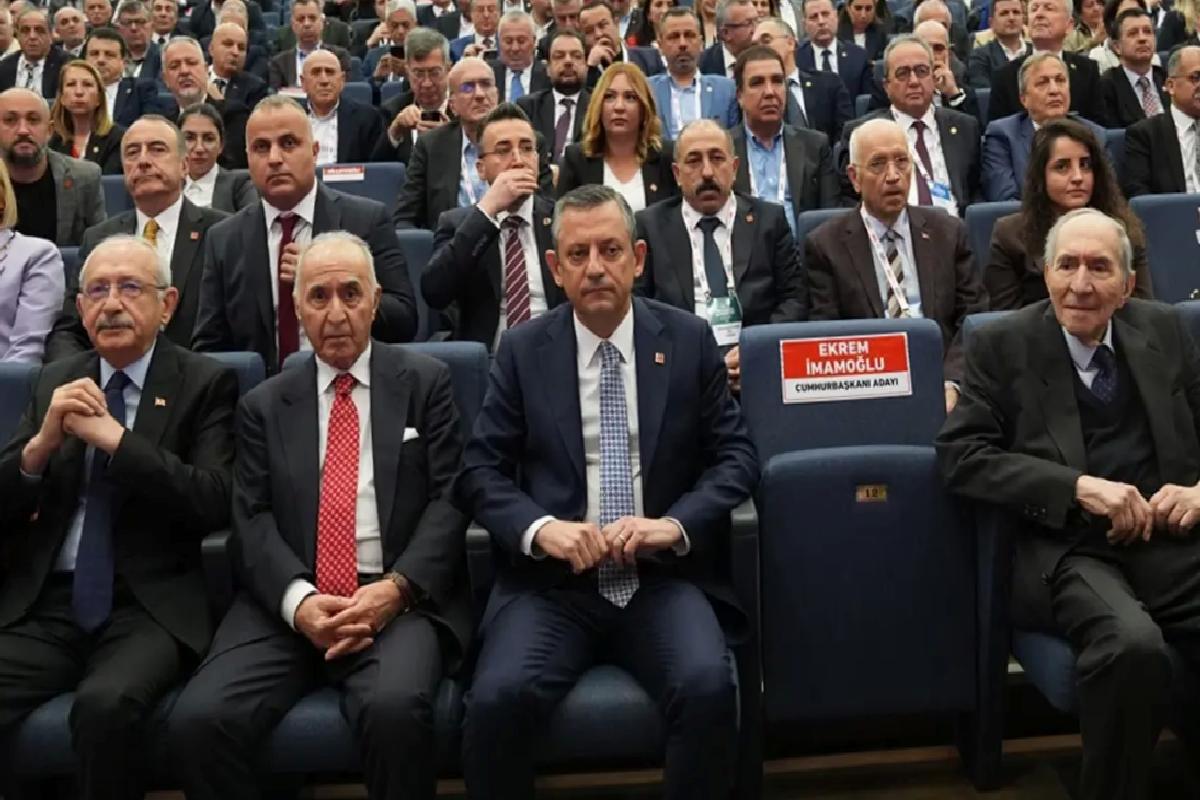 Özel konuşurken Kılıçdaroğlu’nun alkışlamaması dikkat çekti