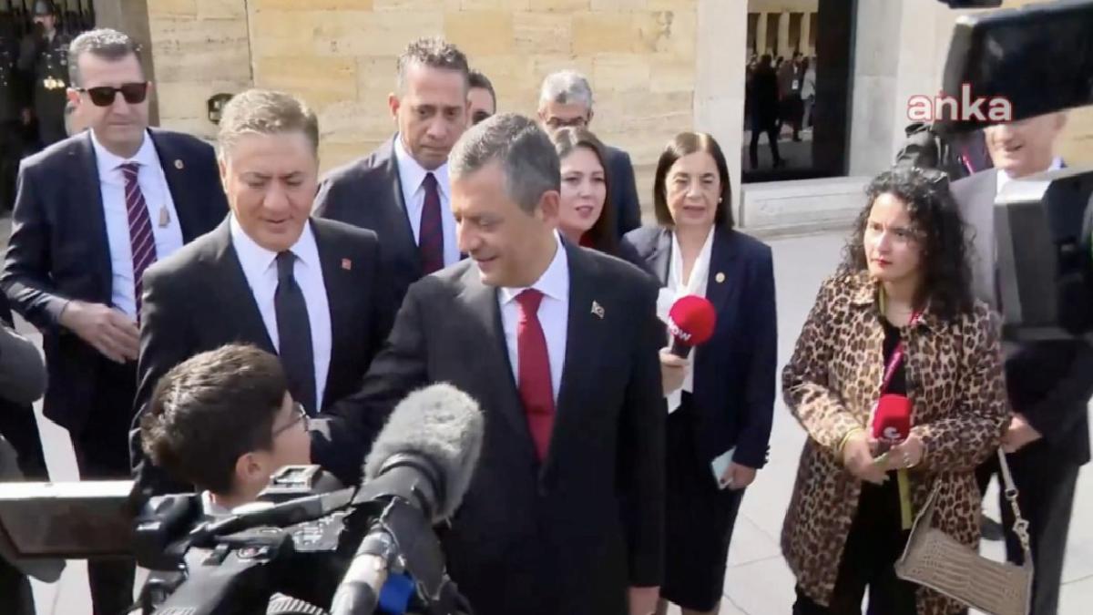 Özgür Özel ile küçük çocuğun Anıtkabir’de şaşırtan diyaloğu