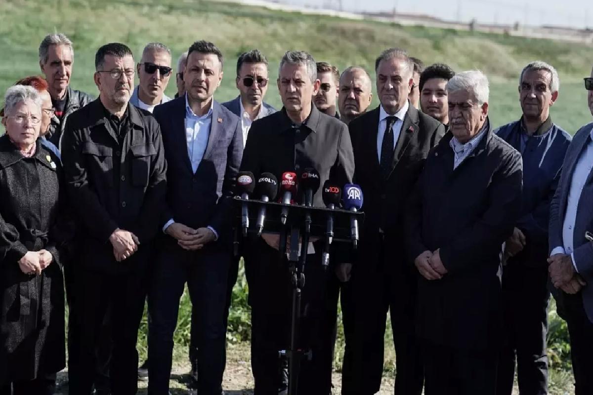 Özgür Özel, İmamoğlu’nu Cezaevinde Ziyaret Etti