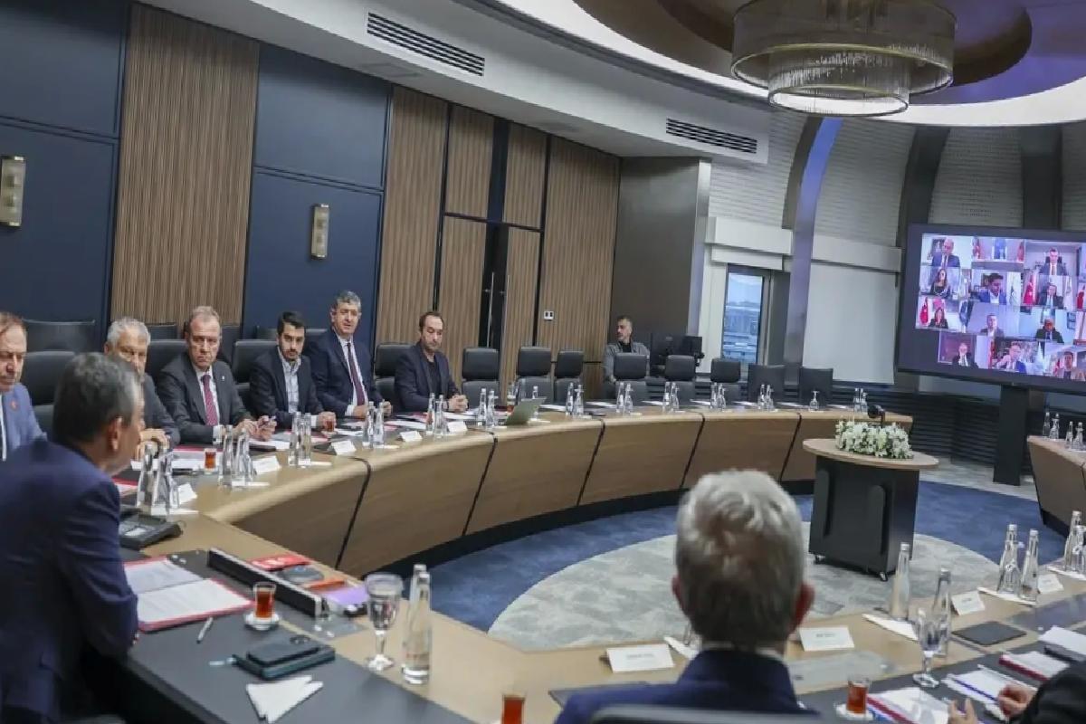 Özgür Özel SODEMBEK Toplantısına Başkanlık Etti