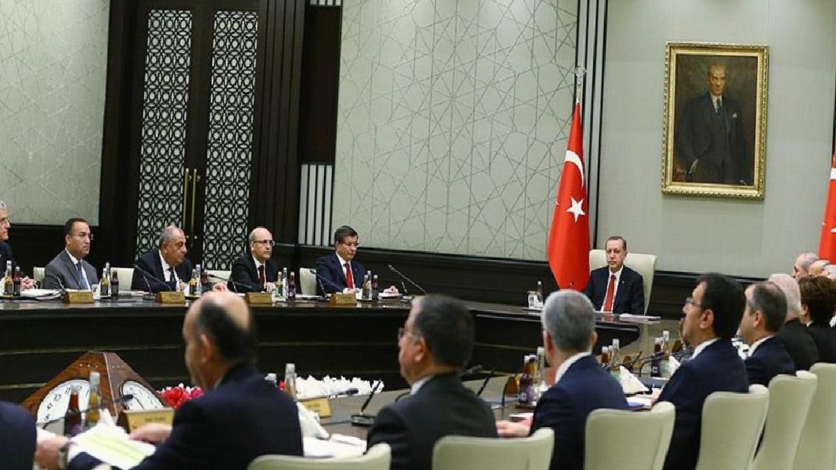 Özgür Özel’in ‘cunta’ açıklamasına bakanlardan tepki