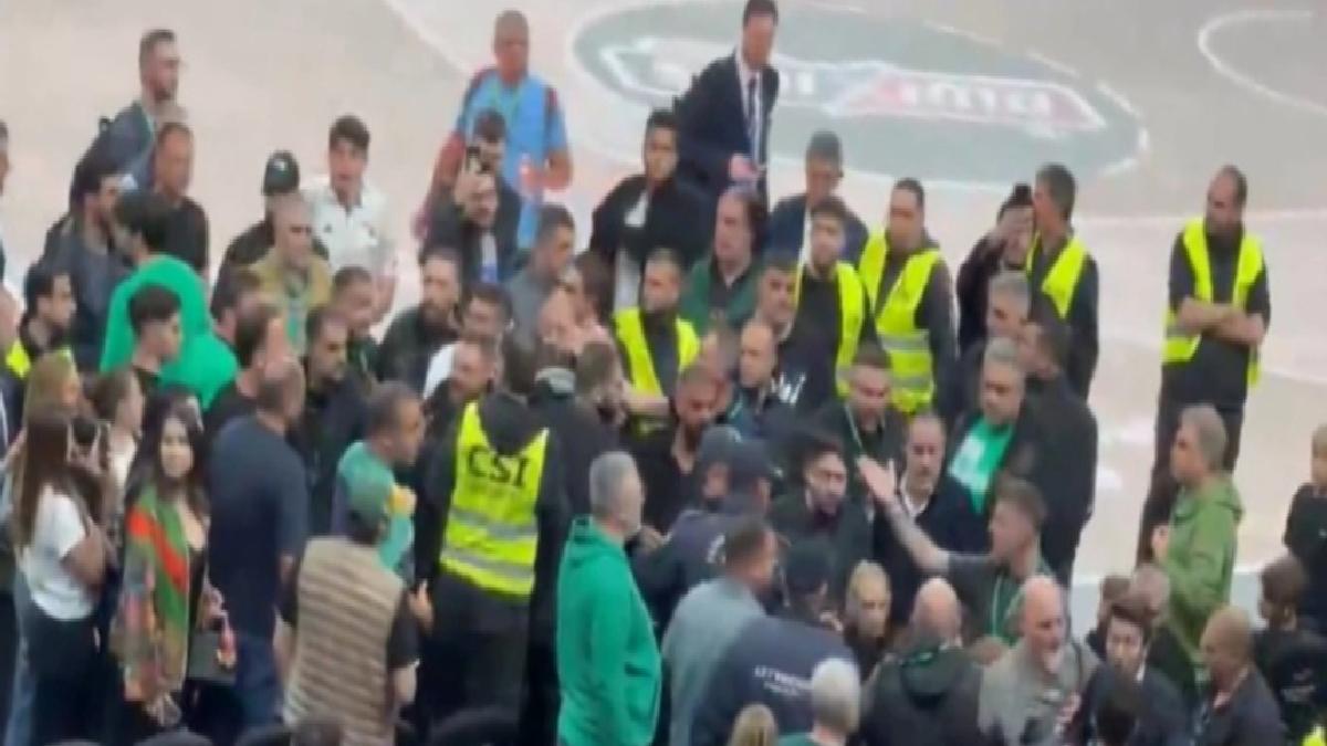 Panathinaikos taraftarları kaybetmeyi hazmedemedi: Anadolu Efes’e çirkin saldırı