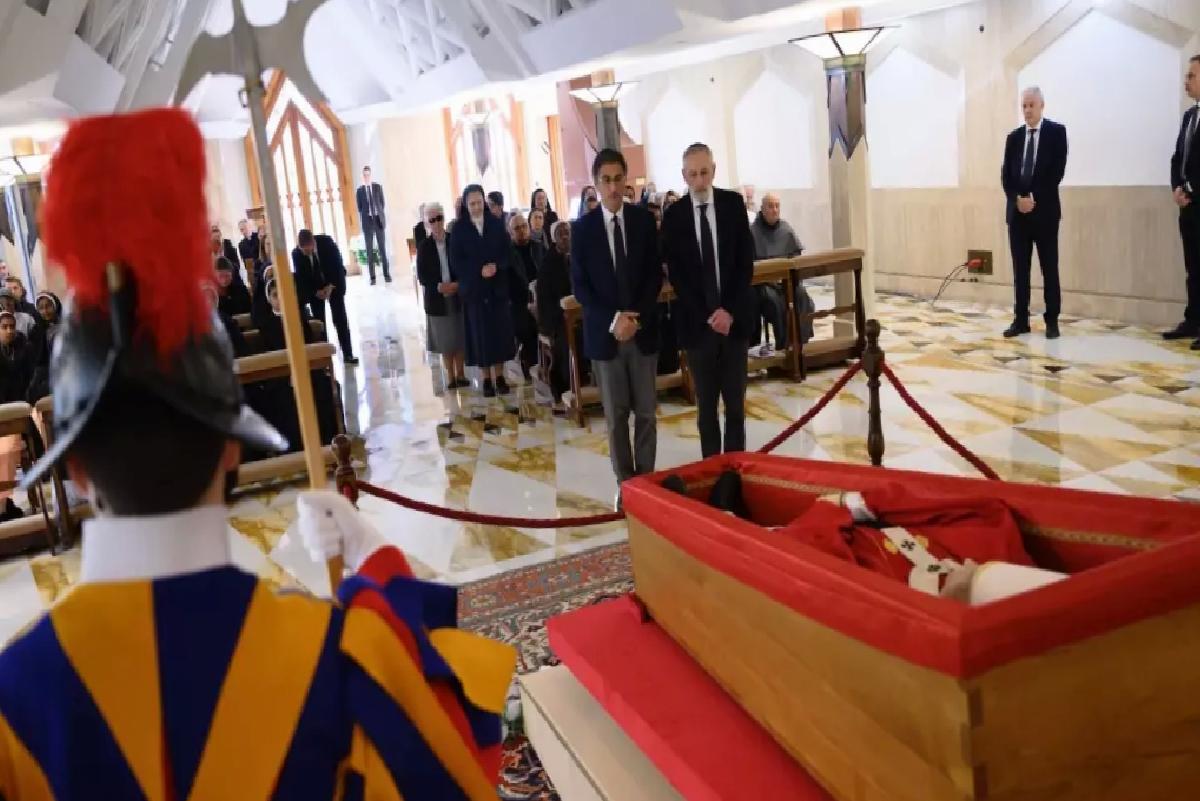 Papa Franciscus’un Naaşı Halkın Ziyaretine Açıldı