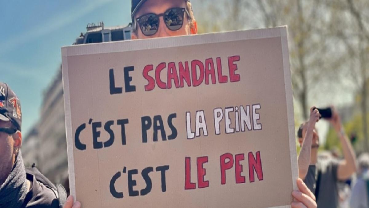 Paris’te aşırı sağa karşı gösteri