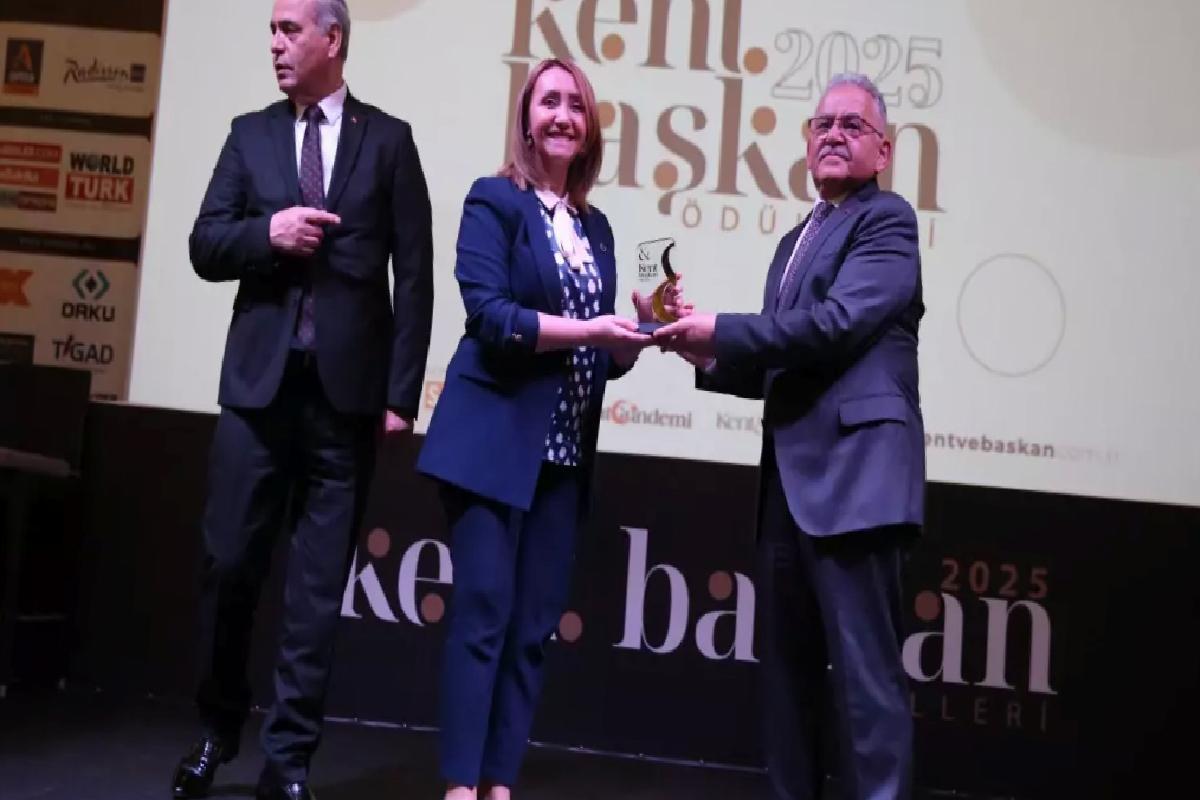 Pazaryeri Belediye Başkanı Zekiye Tekin, Kayseri’deki Ödül Töreninde Konuştu