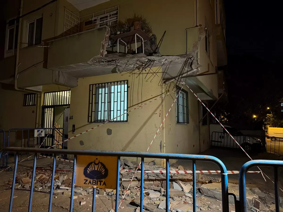 Pendik’te Balkon Çöktü