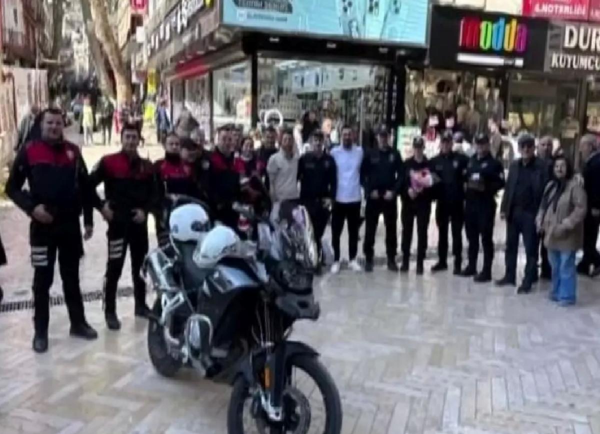 Polisler Meşale ile Karşılandı