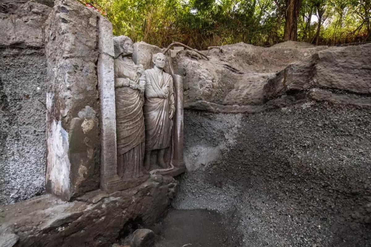Pompei’deki kazılarda iki adet gerçek boyutlu heykel bulundu