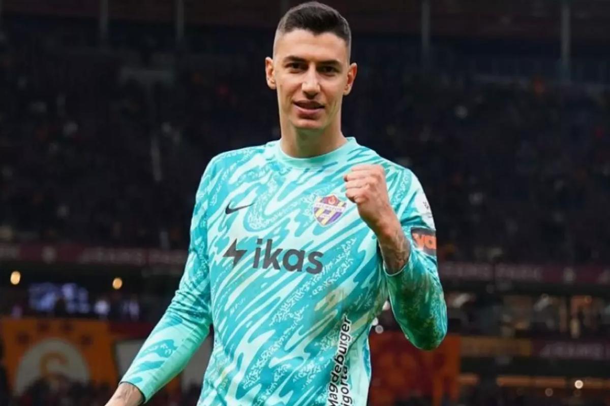 Premier Lig ekibi Berke Özer’e kancayı attı