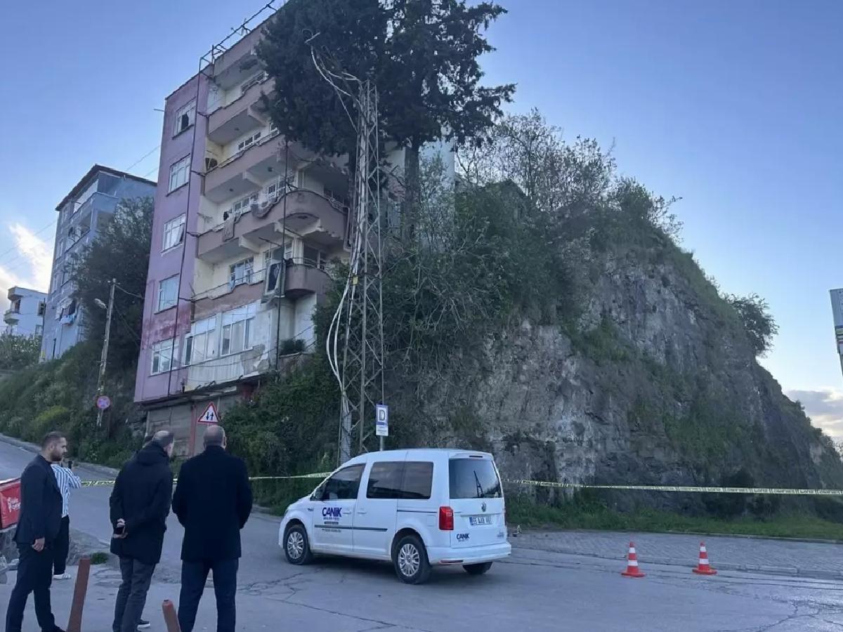 Samsun’da Heyelan Nedeniyle Bina Tahliye Edildi