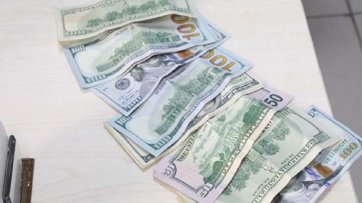 Şanlıurfa’da iki kadın, buldukları bin 250 doları sahibine ulaştırdı