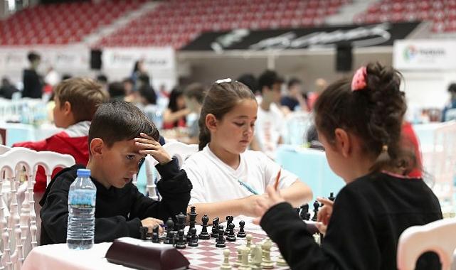 Satranç Tutkunları Geleneksel Kyme Satranç Turnuvası’nda Buluşuyor