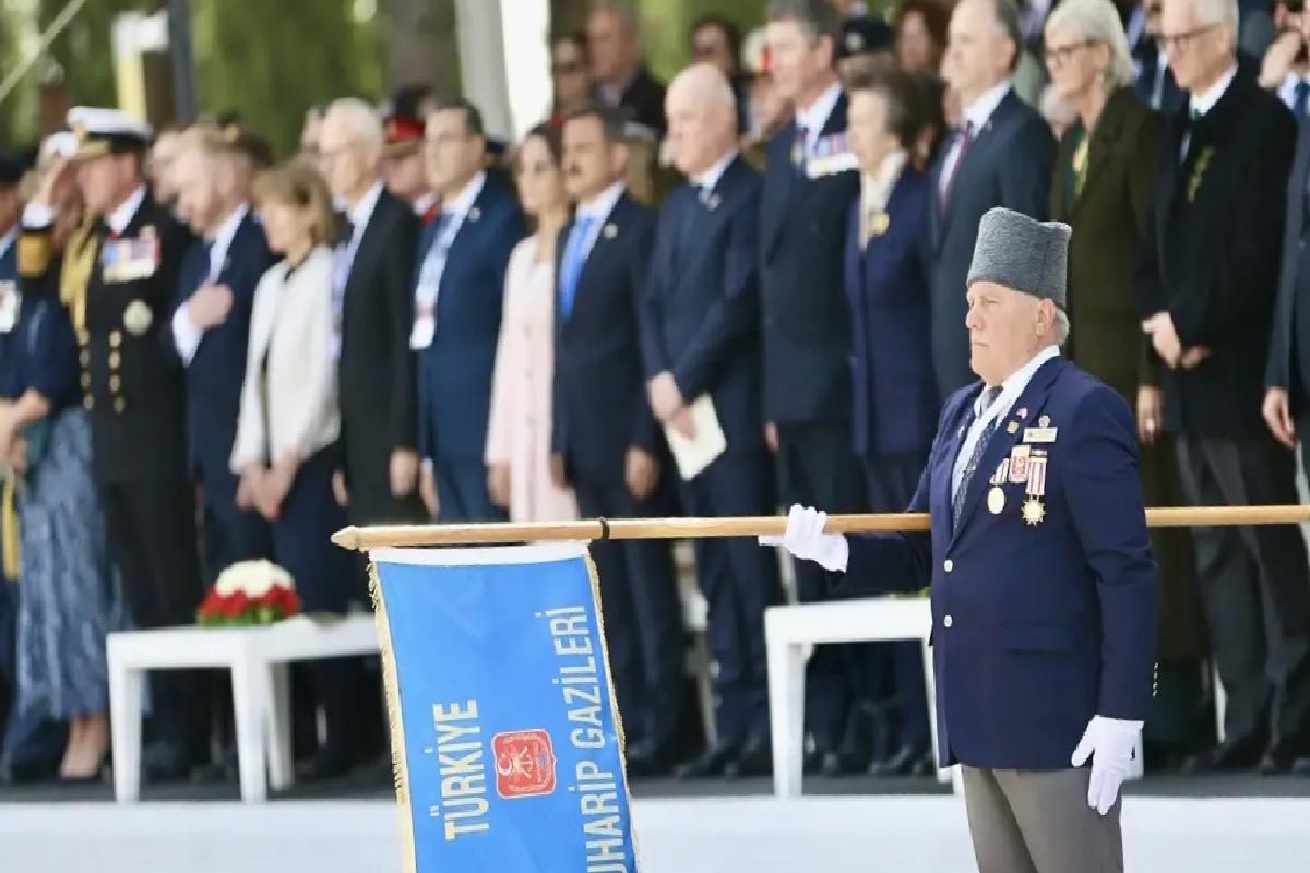 Şehitler Abidesi’nde Çanakkale Kara Savaşları’nın 110. yılı töreni düzenlendi