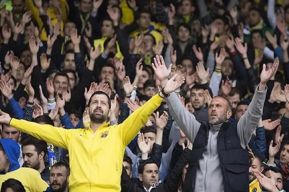 Sekiz ayda beşinci hocayı da gönderdiler