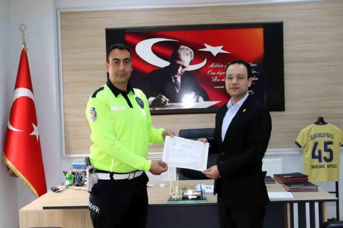 Selendi’de Trafik Ekiplerine Başarı Belgesi