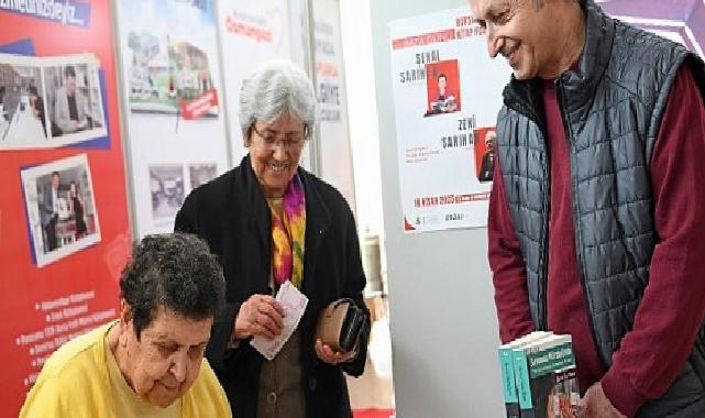 Şenal Sarıhan ve Zeki Sarıhan’a kitapseverlerden yoğun ilgi