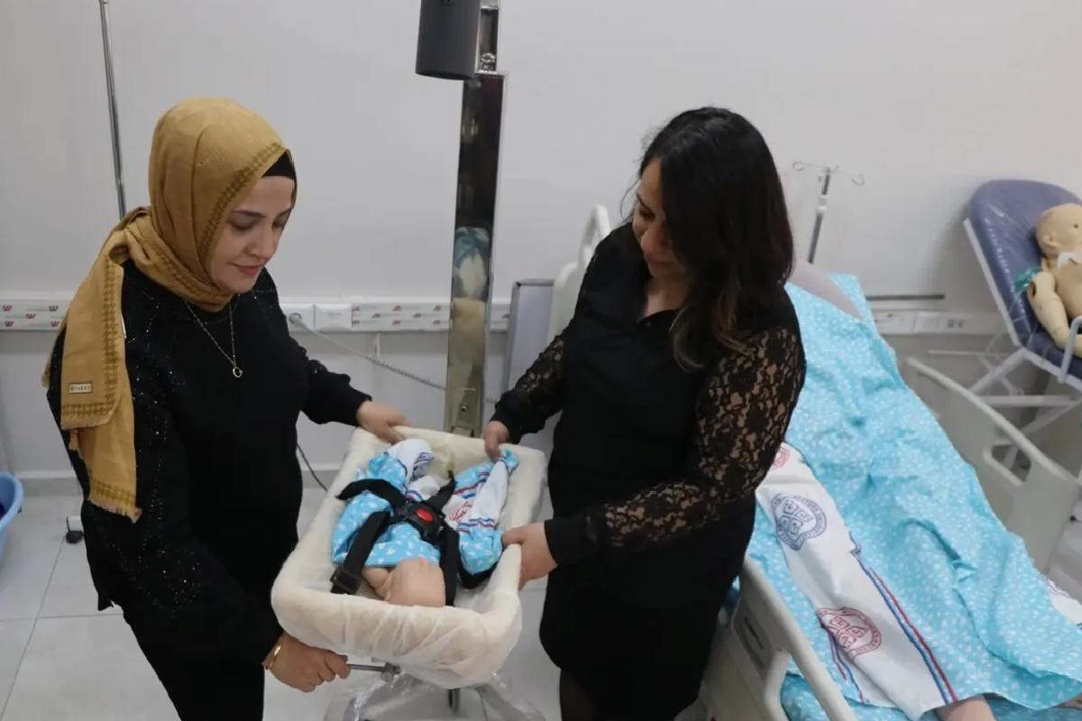Sezaryen Sonrası Emzirmeyi Kolaylaştıran Beşik