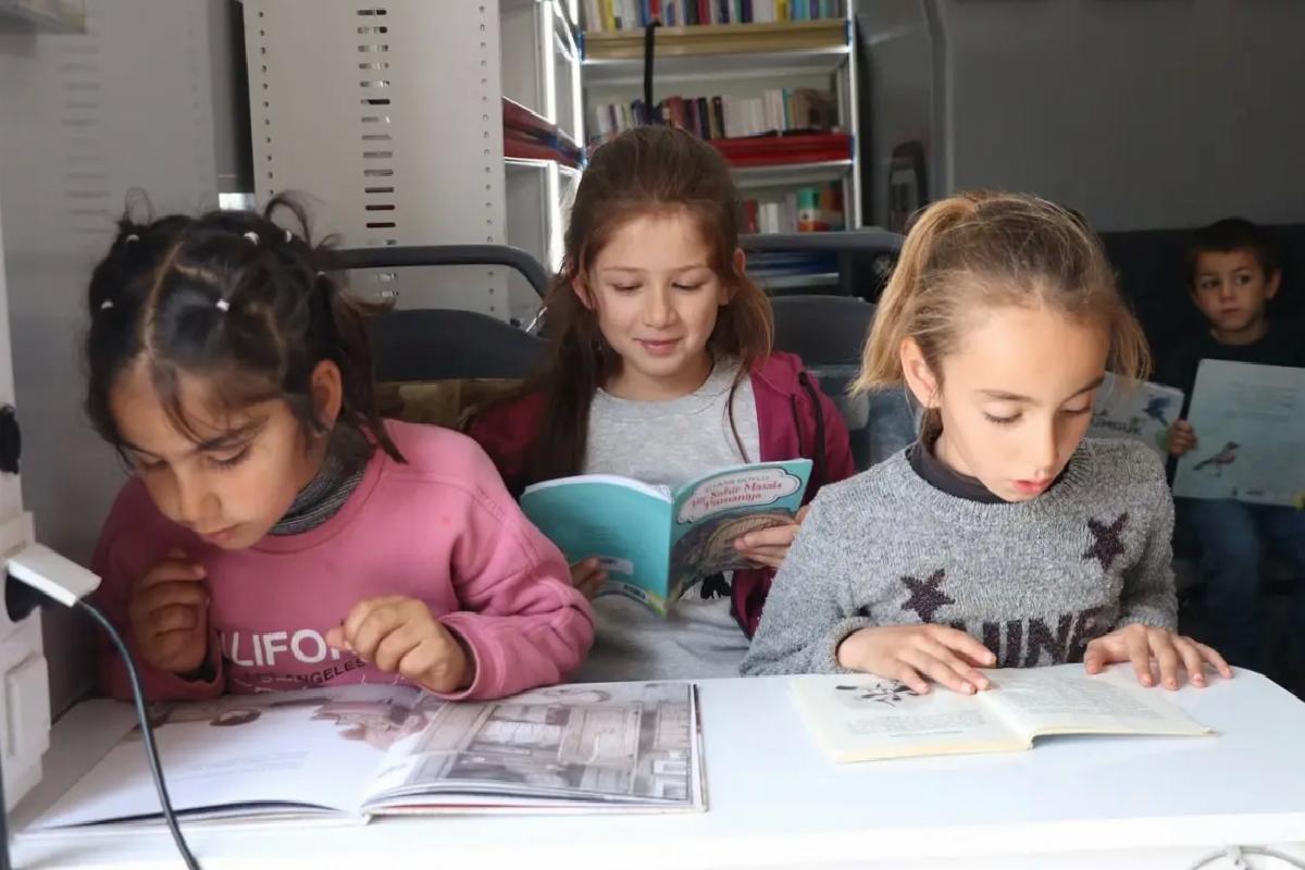Siirt’te Gezici Kütüphane Coşkusu