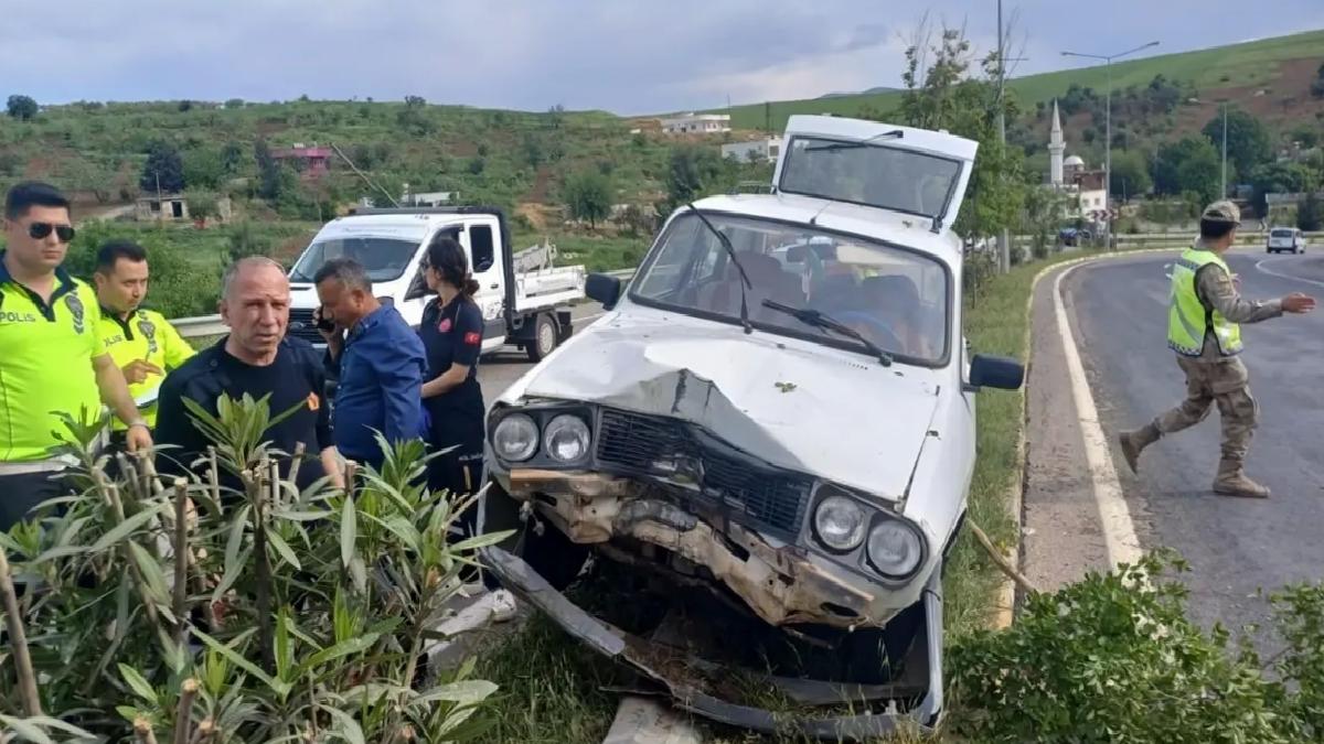 Siirt’te Otomobil Refüje Çarptı: Kadın Yaralı