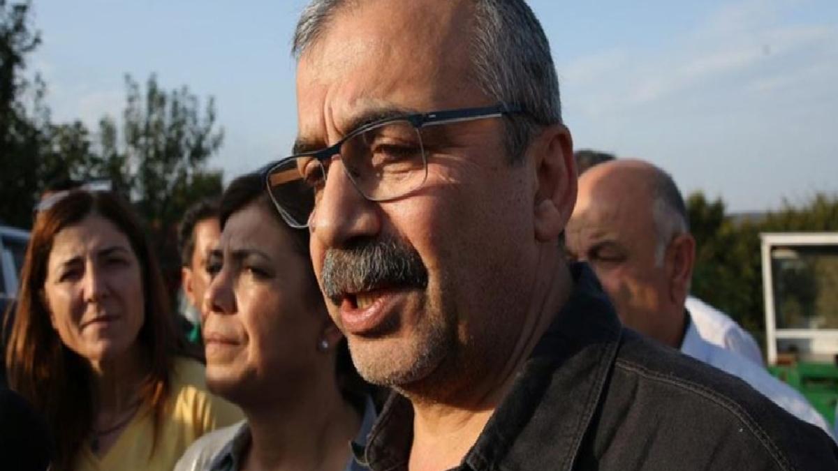 Sırrı Süreyya Önder’in Adıyamanlı hemşehrileri hastane karşısına pankart astı