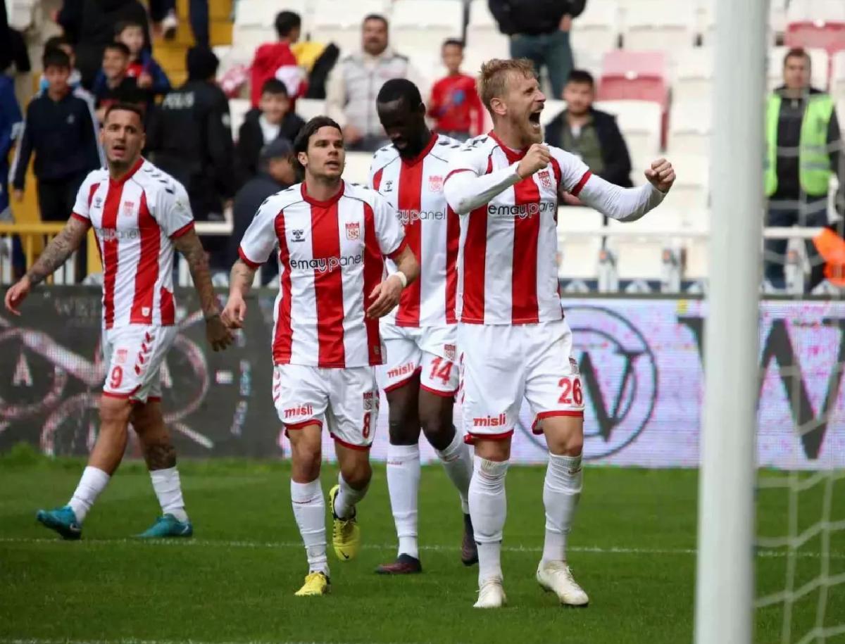 Sivasspor, Antalyaspor’u 2-1 Yenerek Galip Geldi