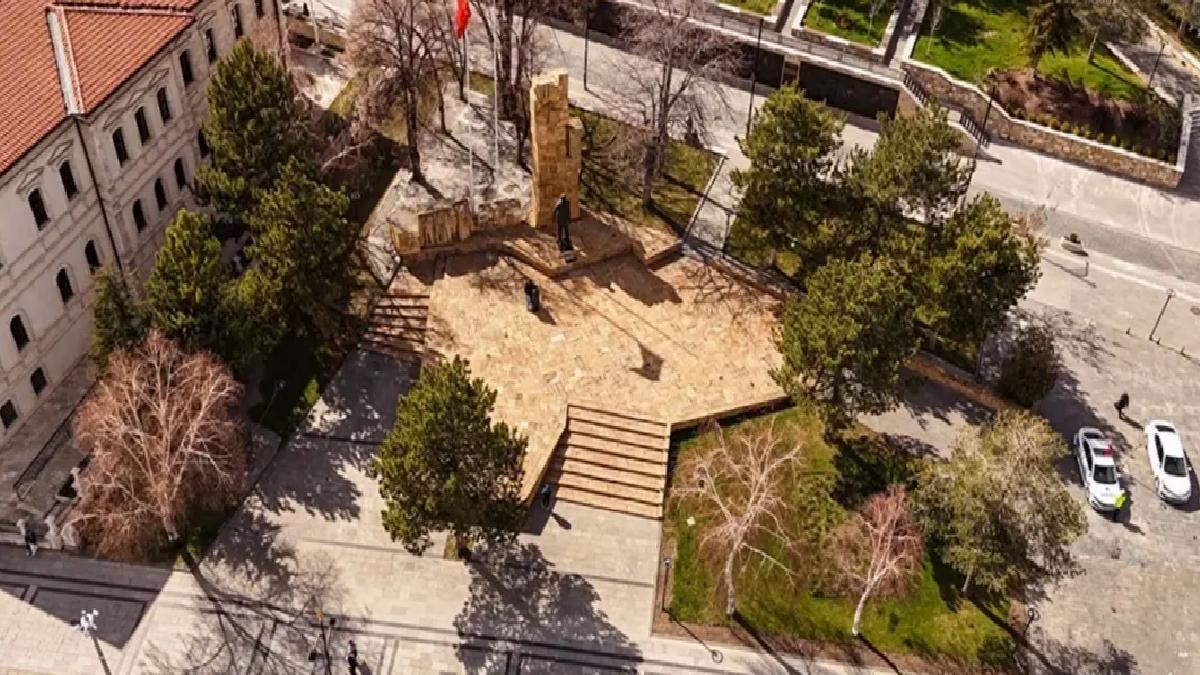 Sivas’ta Atatürk Anıtı’nın Düzenlemesi