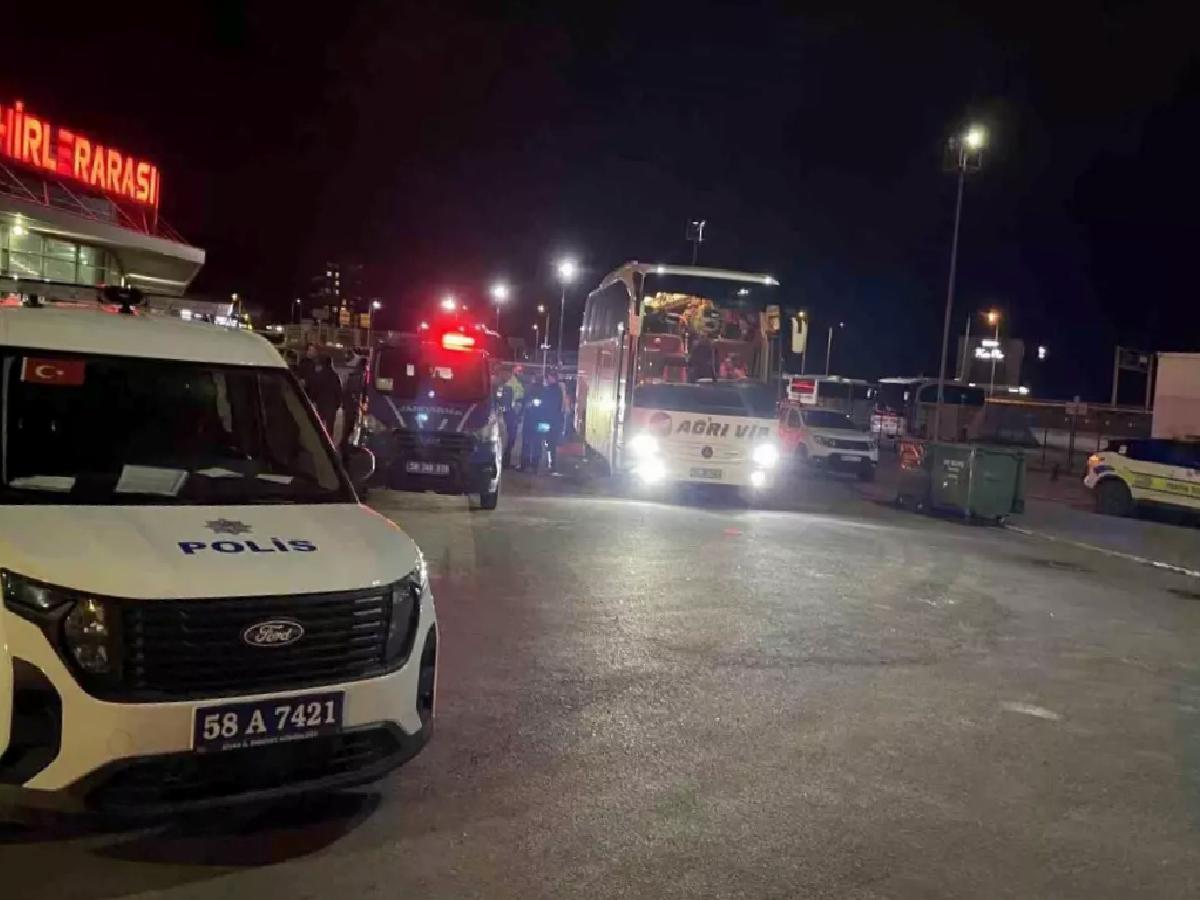 Sivas’ta Otobüs Çarpması İhbarı: Parçalanmış Ceset Bulundu