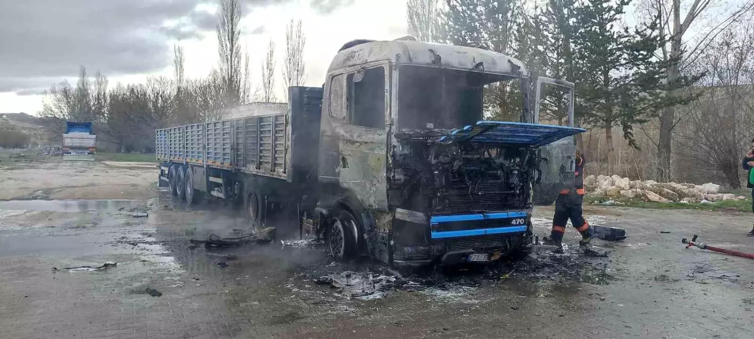 Sivas’ta Tır Yangını Yürekleri Sızlattı