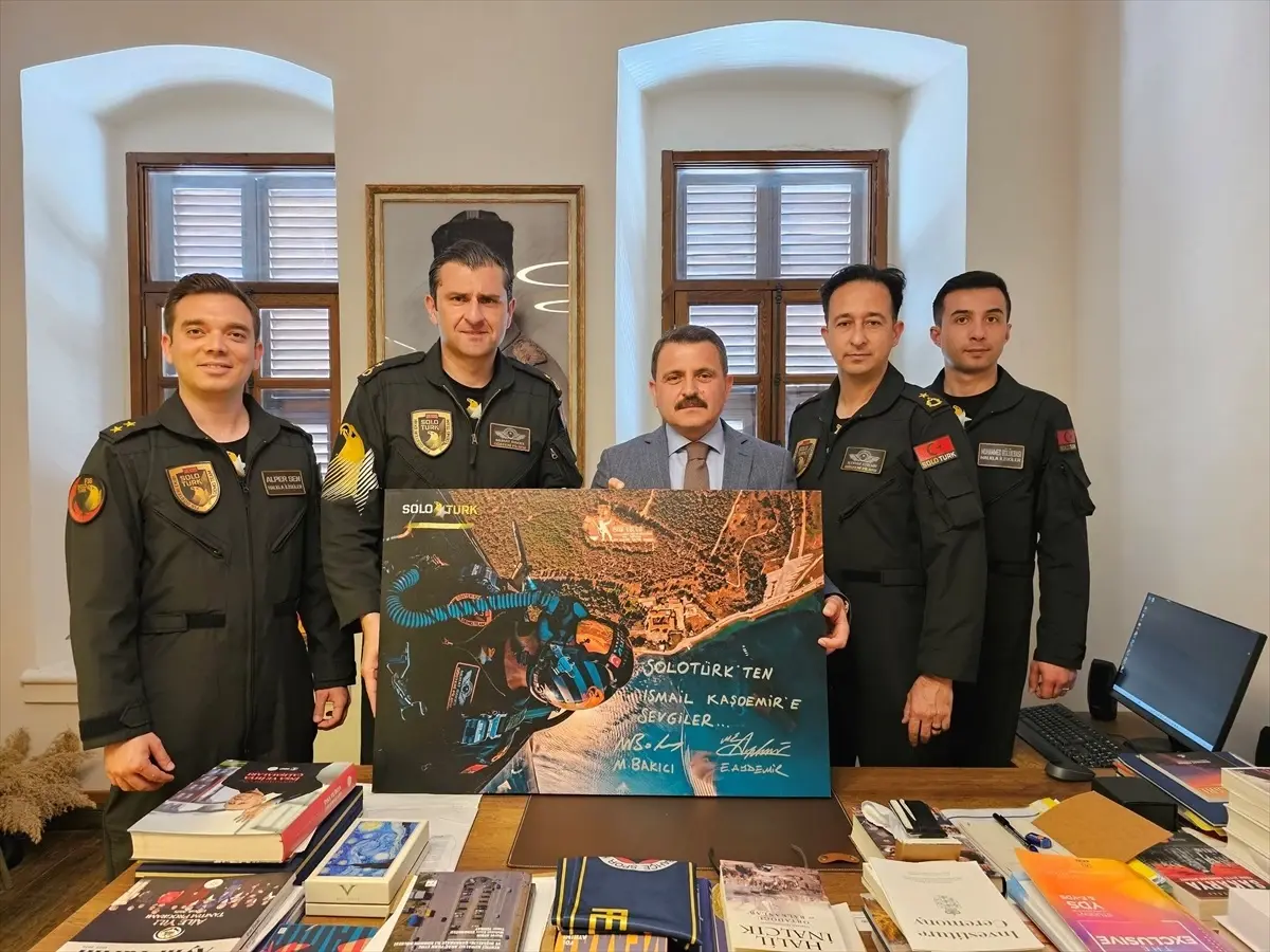 SOLOTÜRK ekibinden Tarihi Alan Başkanı Kaşdemir’e ziyaret