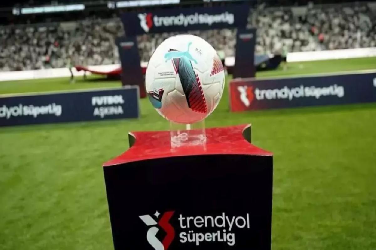 Süper Lig ekibinde ortalık karıştı! Başkan basın toplantısında patladı