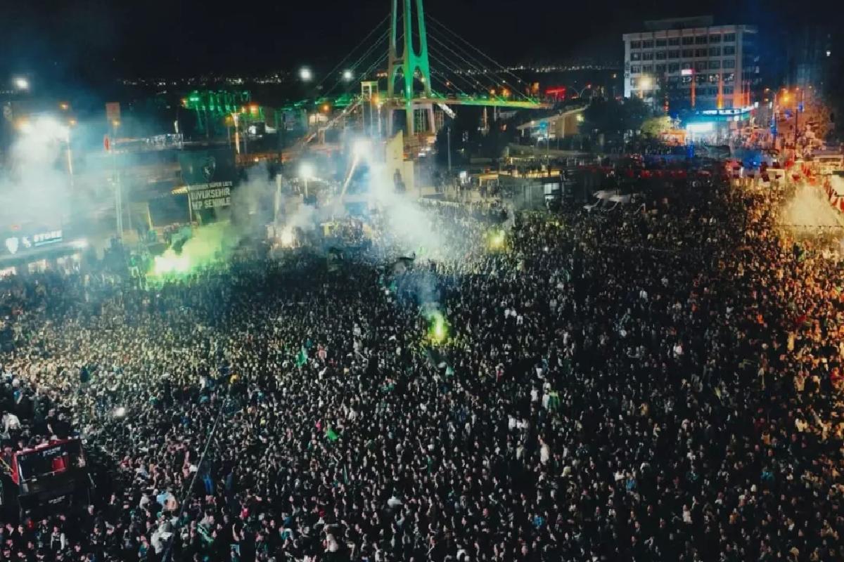 Süper Lig’e yükselen Kocaelispor’dan 3 imza birden