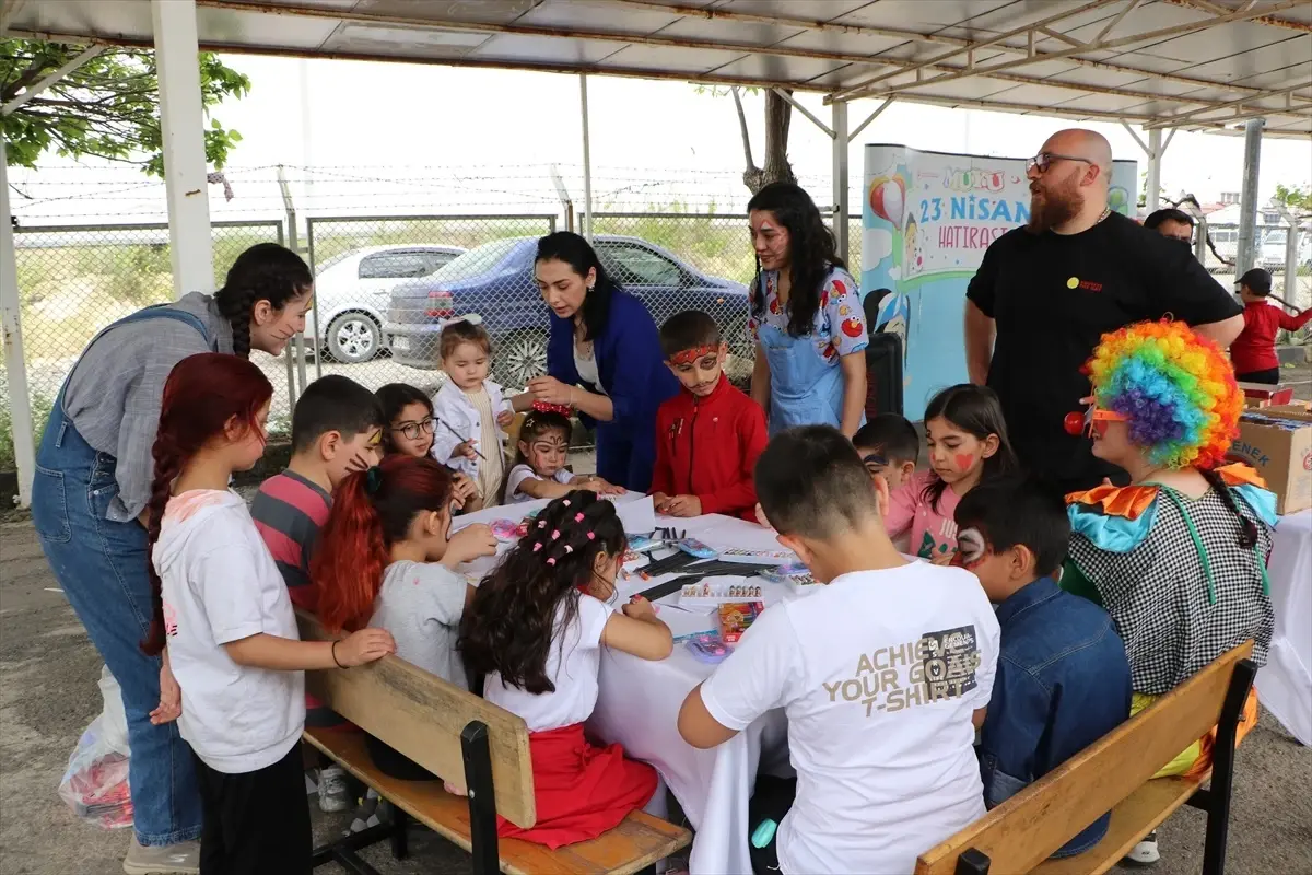 Suriyeli Çocuklar 23 Nisan’ı Kutladı