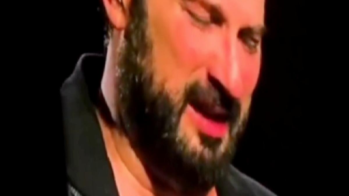 Tarkan konserinde annesini andı, gözyaşlarına boğuldu