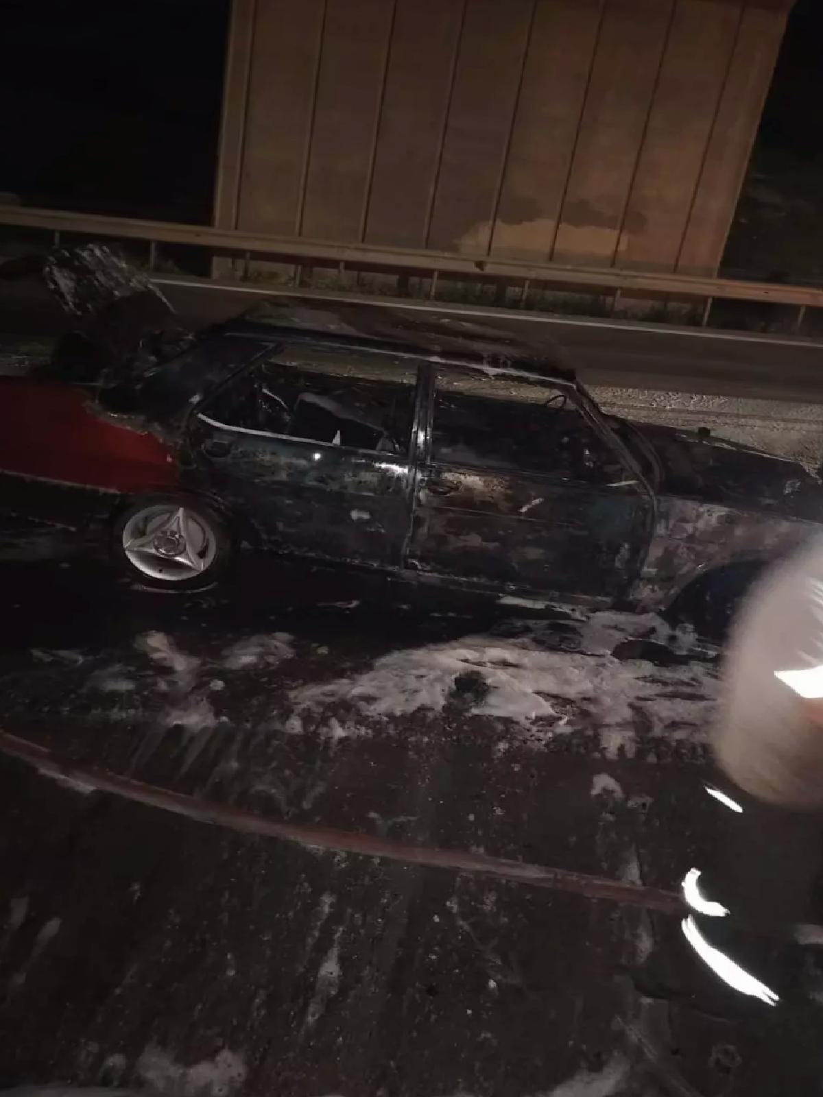 Tarsus’ta Otomobil Yangını: Araç Kül Oldu