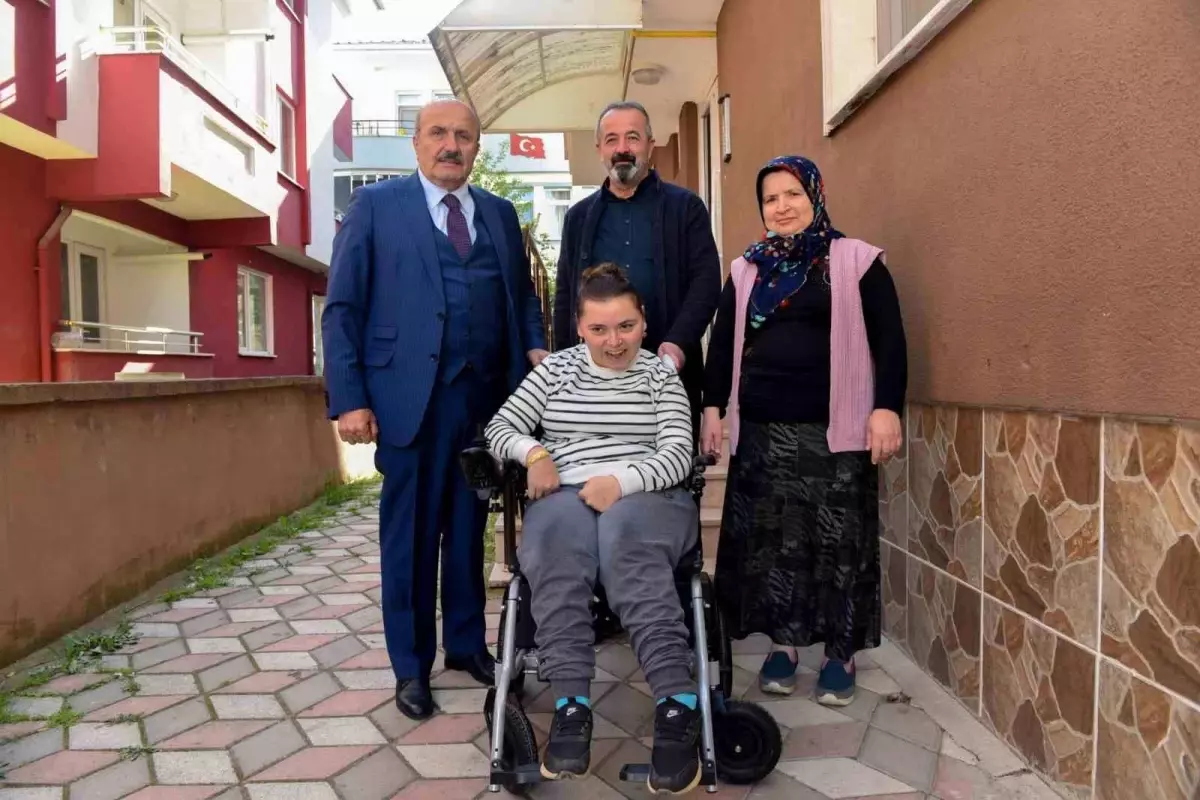 Taşköprü Belediye Başkanı’ndan Özel Bireye Akülü Tekerlekli Sandalye Desteği