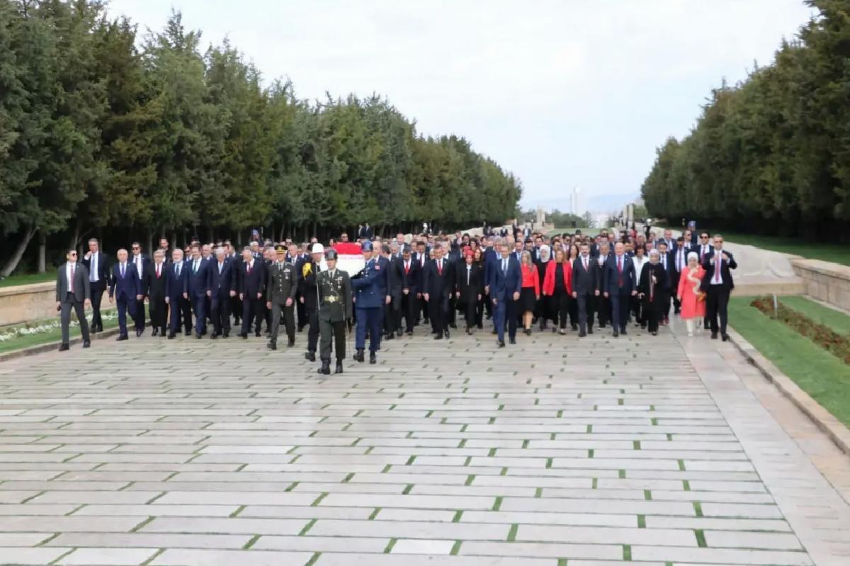 TBMM Başkanı Kurtulmuş, 23 Nisan’da Anıtkabir’i ziyaret etti
