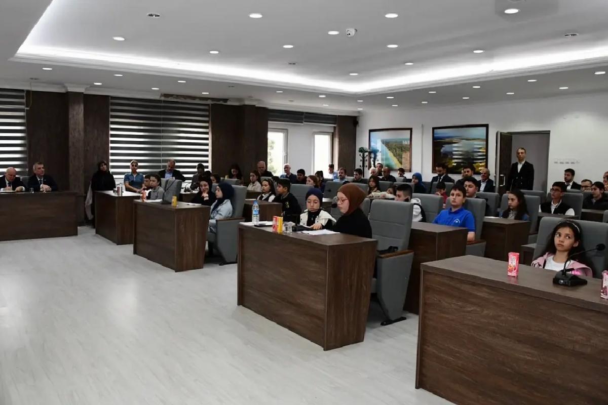Terme’de Temsili Çocuk Meclisi Toplantısı