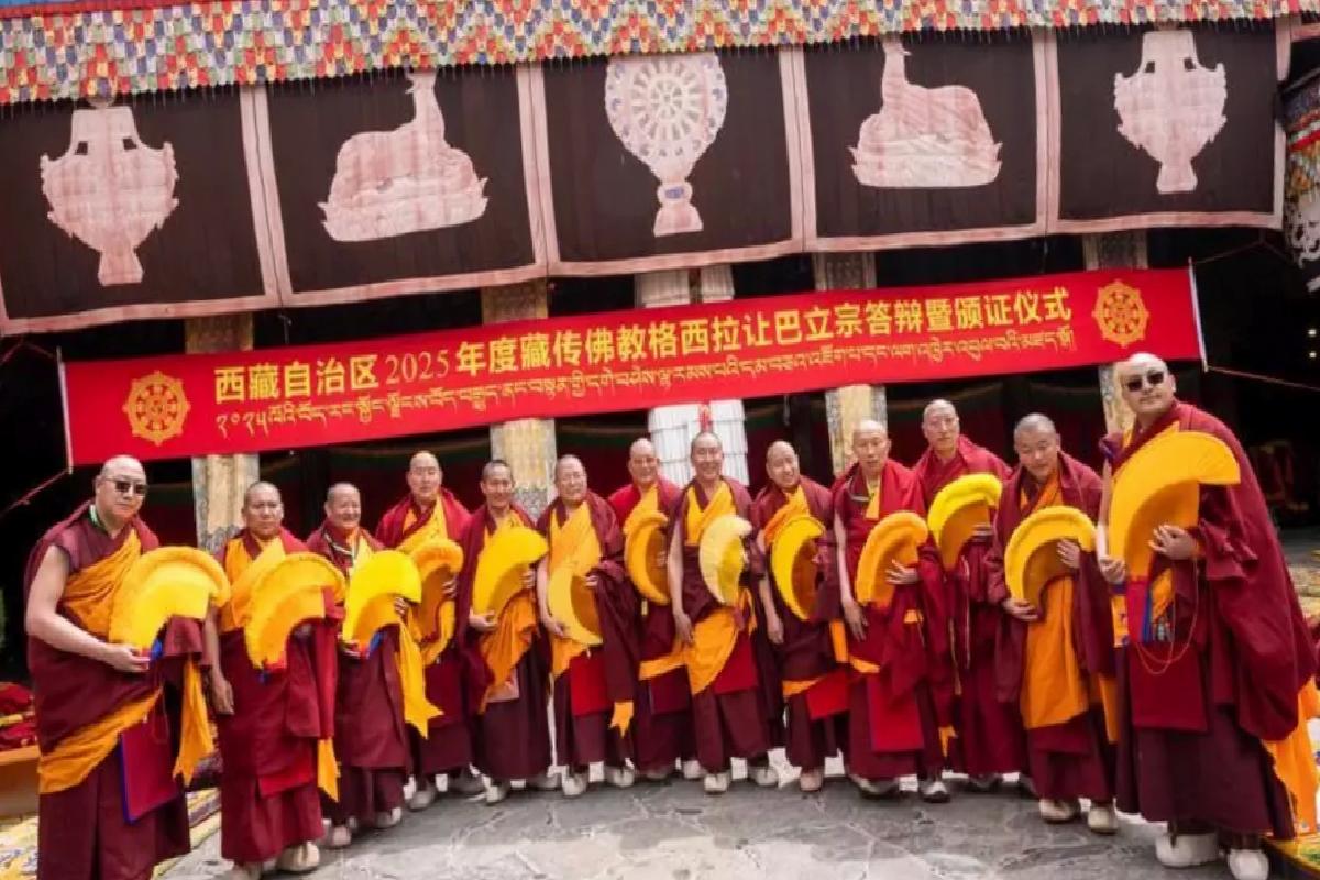 Tibet’te 13 Rahibe Geşe Lharampa Unvanı
