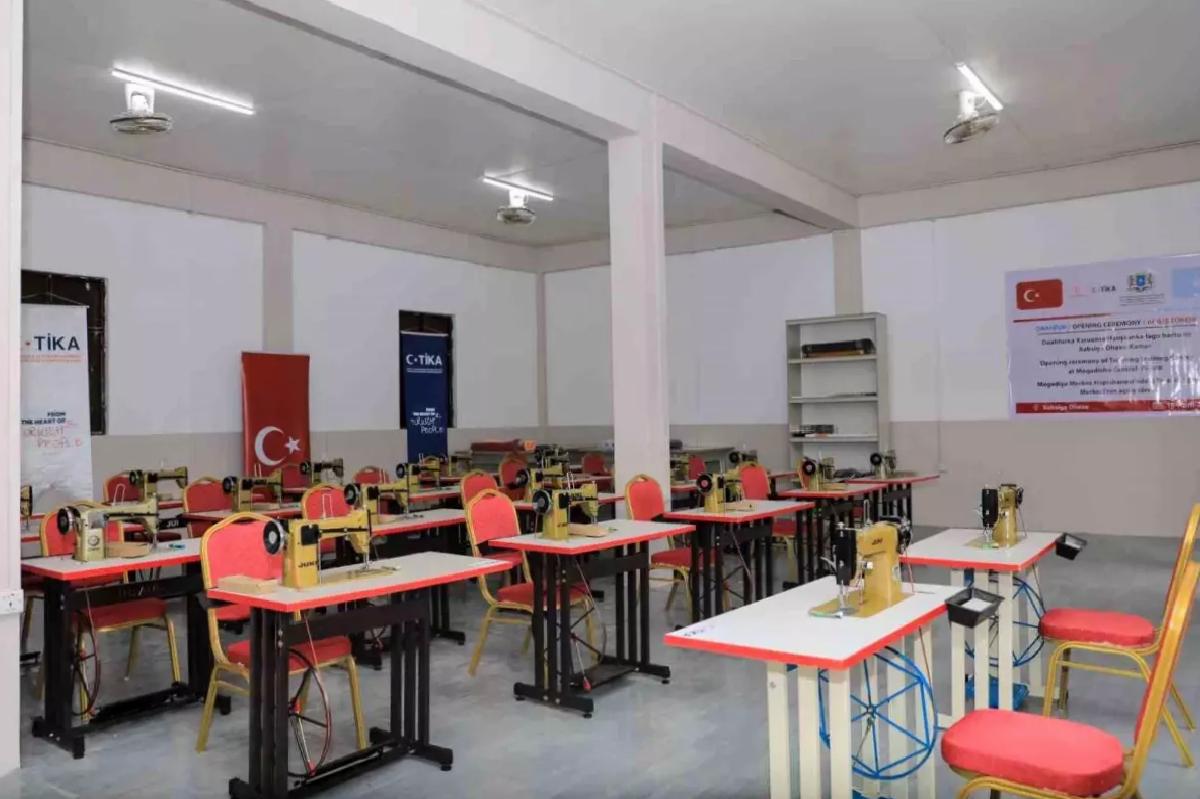 TİKA’dan Somali’de Terzilik Atölyesi