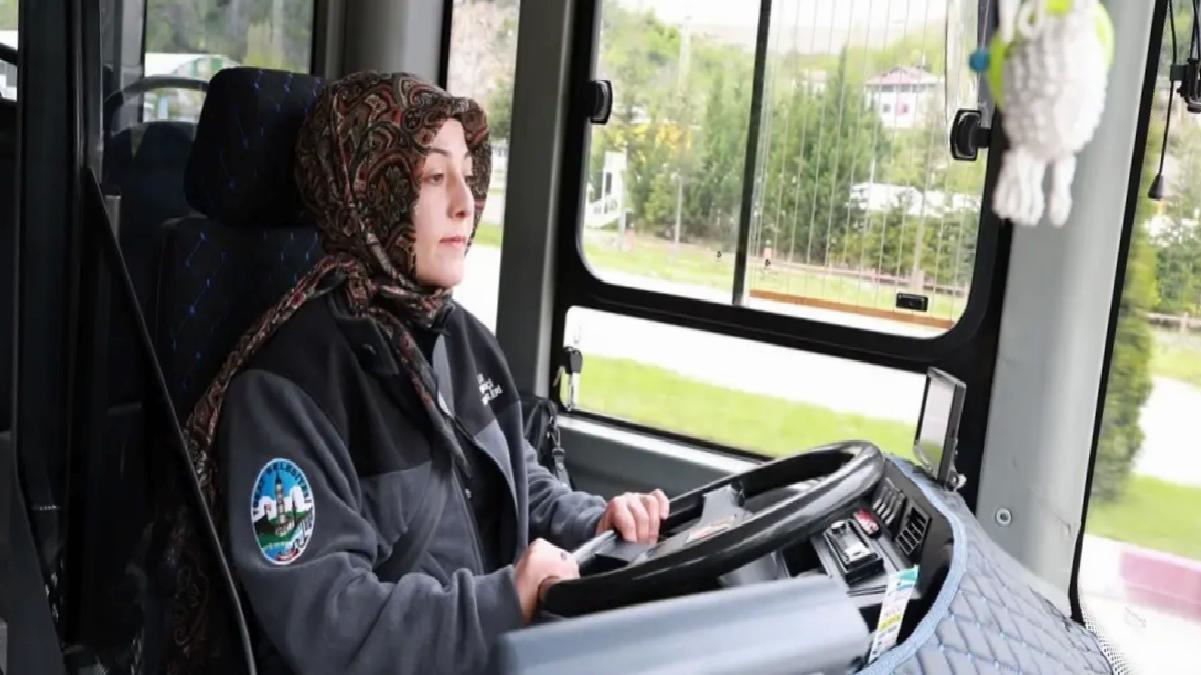 Tokat’ta İlk Kadın Şoför Göreve Başladı