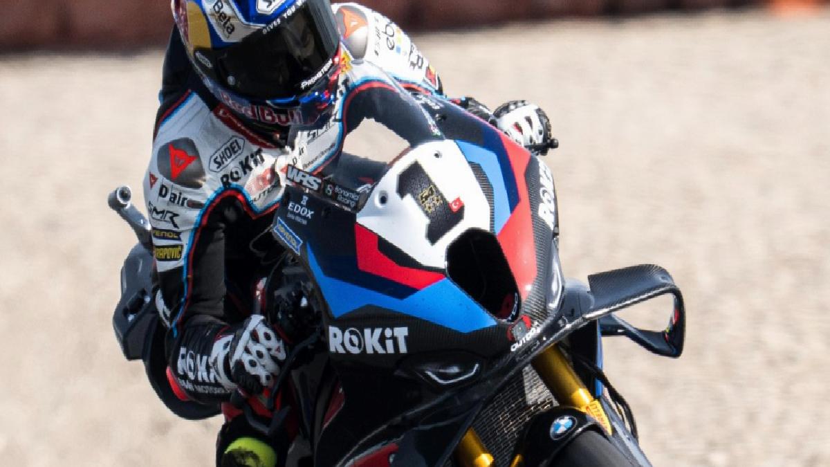 Toprak Razgatlıoğlu, superpole yarışında 1’inci, ikinci yarışta ise 8’inci oldu
